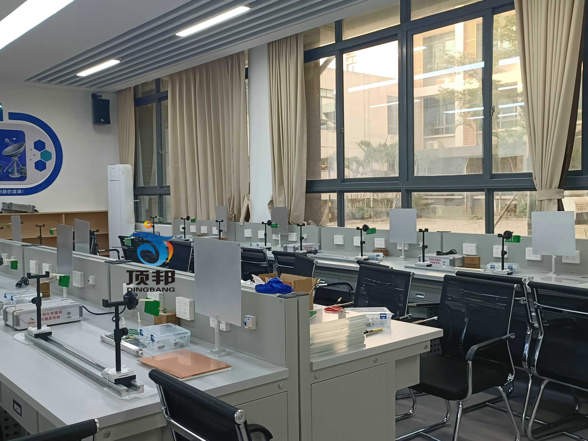 电磁场电磁波可视化教学实验系统